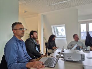 (from left to right) Prof. Octávio Ferraz, Omri Levin, Dr. Tainá Garcia Maia, Prof. Dr. Markus Krajewski (Bild: FAU/Omri Levin).